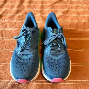 Women’s Hoka Arahi 5 Sneakers